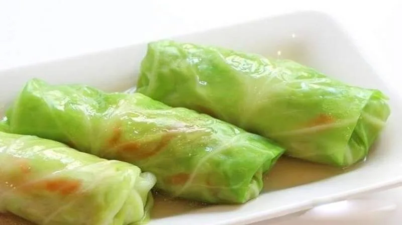 huong-dan-cach-lam-mon-bap-cai-cuon-tom-hap