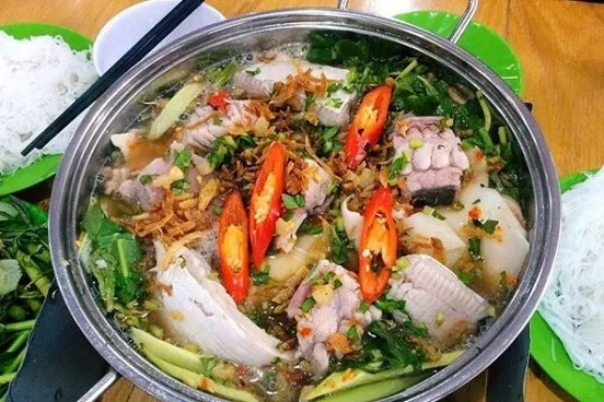 cá đuối nấu canh măng chua