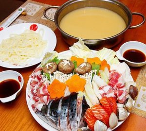 Tổng hợp cách nấu lẩu cá hồi đơn giản, dễ ăn, không tanh