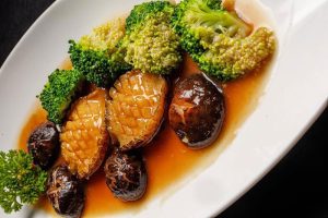 Chế biến bào ngư sốt dầu hào chuẩn vị nhà hàng