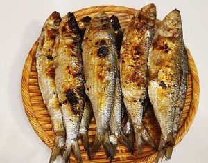 Cá trích là cá gì? Giá bao nhiêu 1kg? Sơ chế đúng cách và gợi ý món ăn