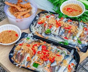 Khám phá hương vị biển cả trong đĩa gỏi cá trích Phú Quốc