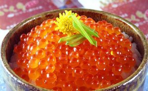Giải đáp: Trứng cá hồi có tốt không? Cách phân biệt thực giả